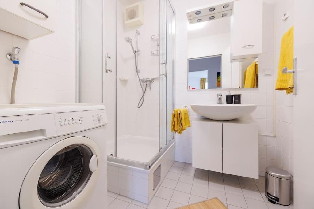 New! Cozy & Lovely Home In The 3Rd District เวียนนา ภายนอก รูปภาพ