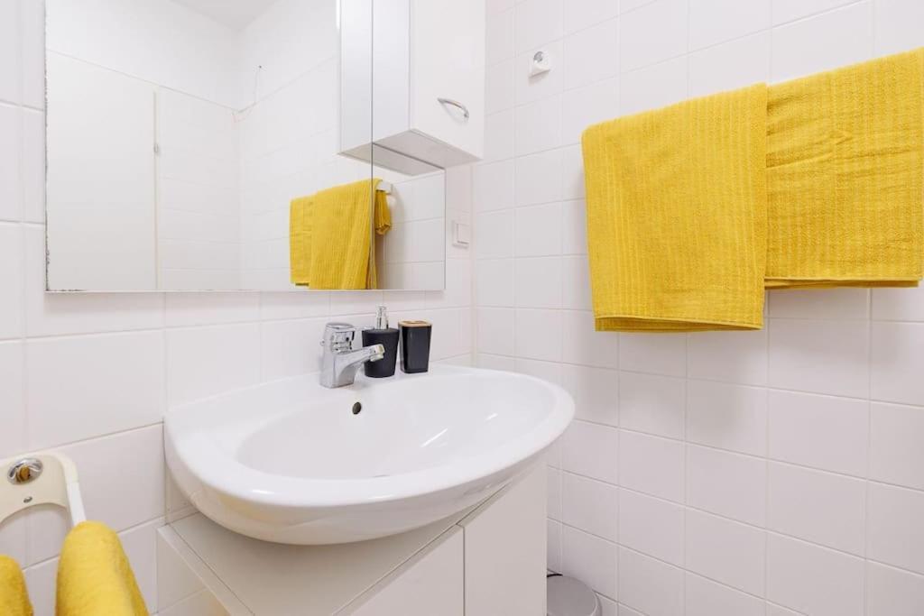 New! Cozy & Lovely Home In The 3Rd District เวียนนา ภายนอก รูปภาพ